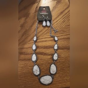 Short necklace set